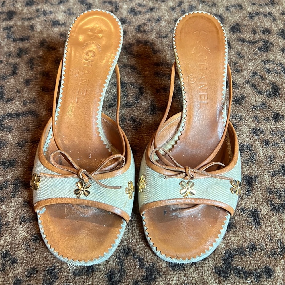 Chanel clover kitten heels